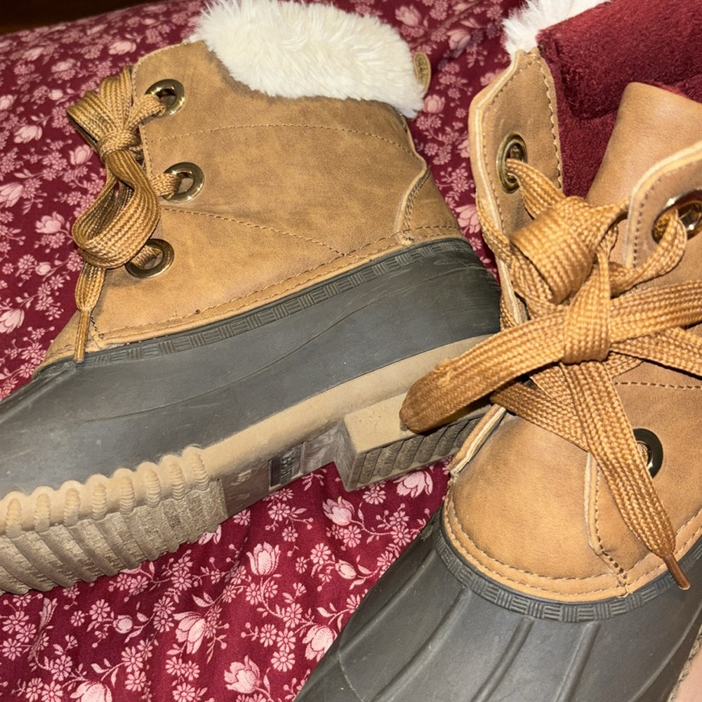 Tommy Hilfiger snow sleet boots size 9 women’s man made faux fur upper